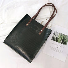 Load image into Gallery viewer, Crocodile Pattern Leather Designer Shoulder Bag
